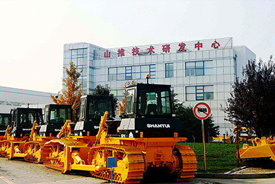 2009年，山推研發(fā)中心被國家人事部批準設立博士后科研工作站，同年召開首屆科技創(chuàng)新大會。